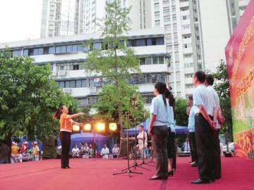 舞台背后的掌舵者 资深“经纪人”如何为演出保驾护航